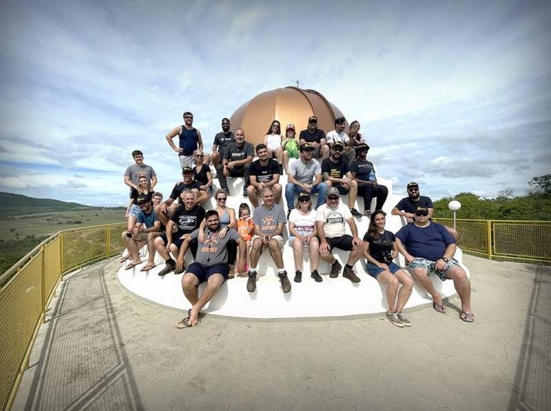 Participantes da Expedição Sertões conhecendo o Observatório Astronômico de Zigurats