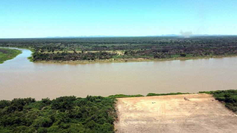 Local onde será construída a ponte sobre o Rio Paraguai, ligando Porto Murtinho (MS) a Carmelo Peralta (Paraguai)