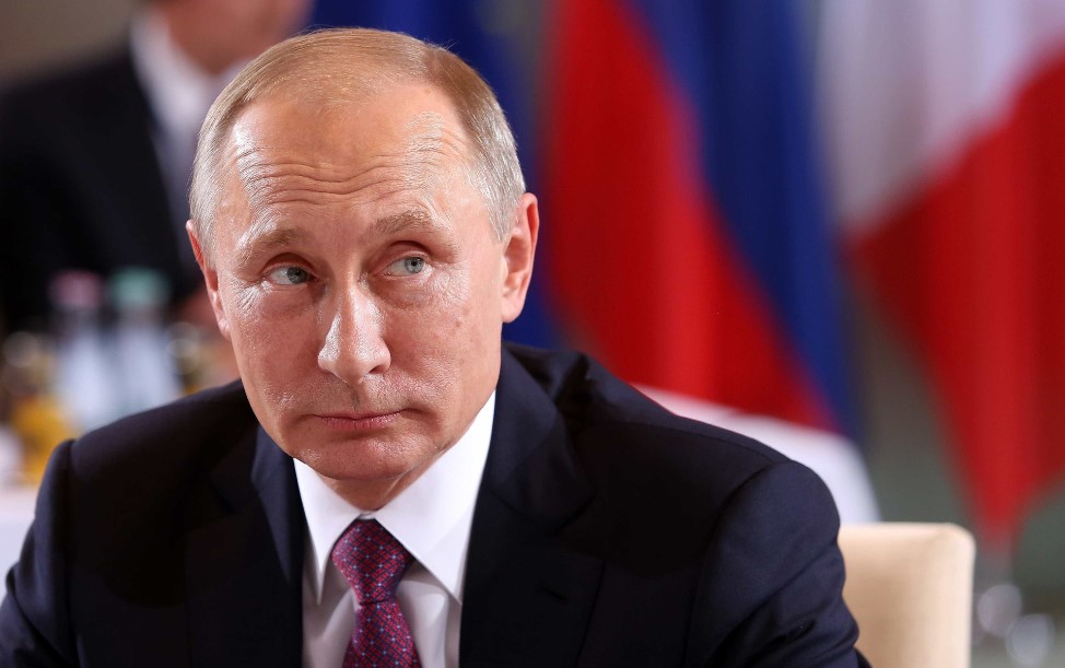 Putin sofre queda em escadas e aumenta especulação sobre saúde